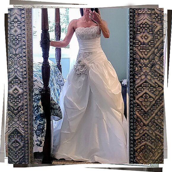 NWT: Vintage Soft Shimmer Taffeta Wedding Gown w Crystal, Bead, Lace & Floral - Picture 3 of 9